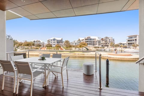 Canal View Luxury Townhouse Mandurah Apartment in Mandurah