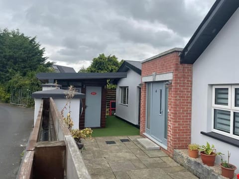 Property building, Day, Garden, Garden view