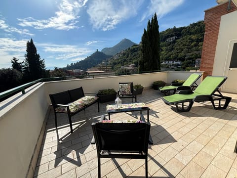 Natural landscape, View (from property/room), Balcony/Terrace, Mountain view, sunbed