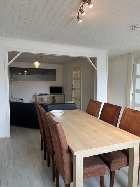 Fijne woning op hippische accommodatie aan de rand van Dokkum Apartment in Friesland, Netherlands