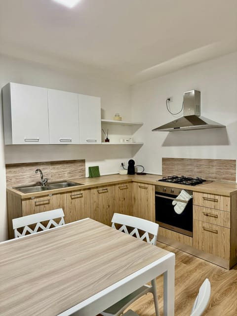 Kitchen or kitchenette, Dining area, stove