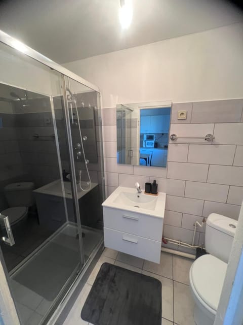 Shower, Toilet, Bathroom