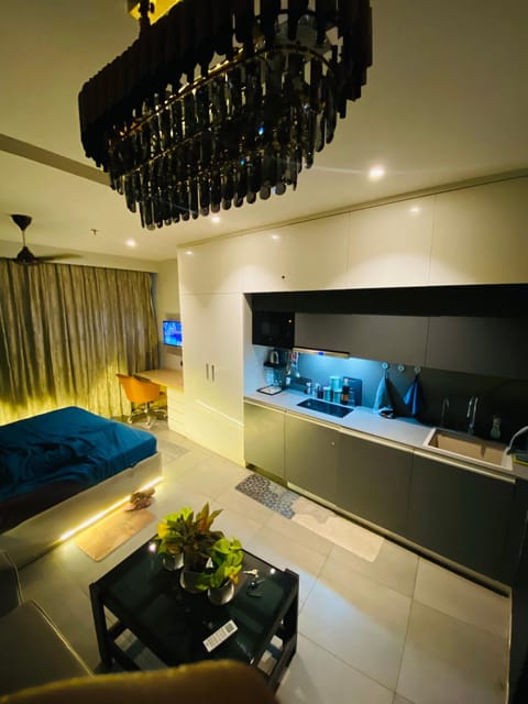 Bed, TV and multimedia, Kitchen or kitchenette, Living room, Photo of the whole room, Bedroom