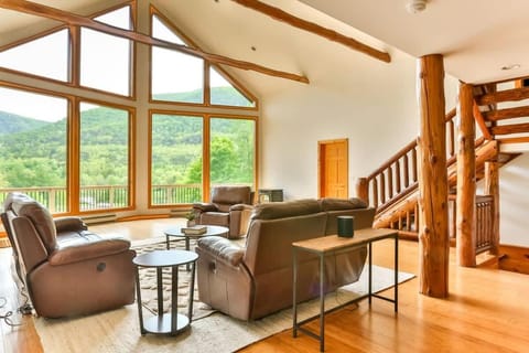 Stunning Home with Hot Tub Fire Pit & Amazing Views House in Capital District, NY, USA