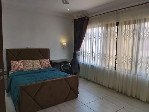 3 Bdrm city view with pool at Dzorwulu Apartment in Accra