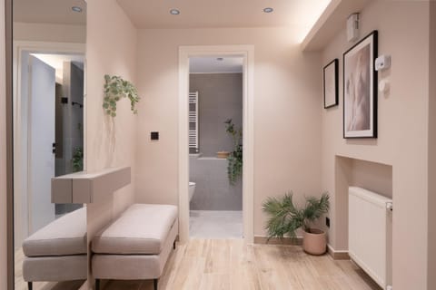 Bathroom, Seating area