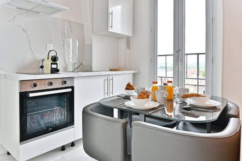 Kitchen or kitchenette, Dining area, toaster