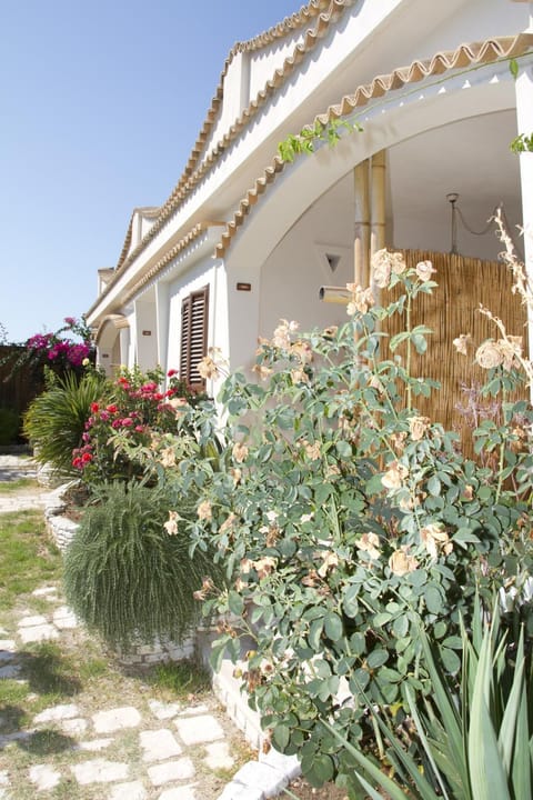 Facade/entrance, Garden, Decorative detail