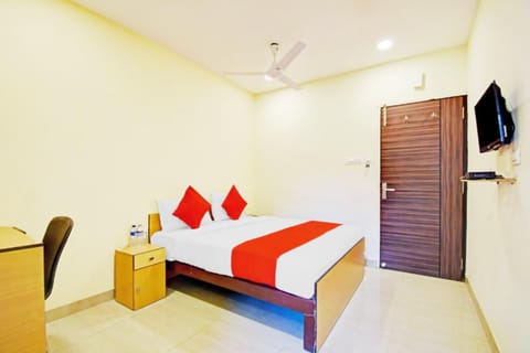 Bed, TV and multimedia, Photo of the whole room, Bedroom, wardrobe, air conditioner