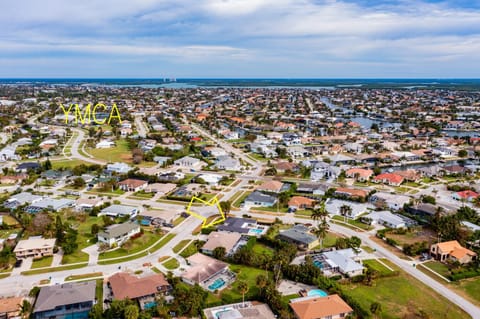 Property building, Day, Neighbourhood, Bird's eye view, Location