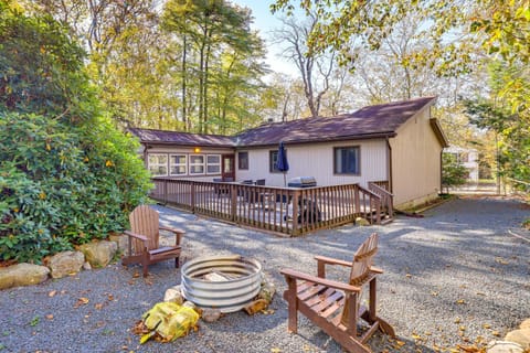 11 Mi to Skiing, Water Parks Tobyhanna Getaway! House in Coolbaugh Township