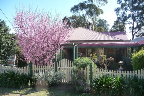 Blue Gum Cottage on Bay Bed and Breakfast in Central Coast