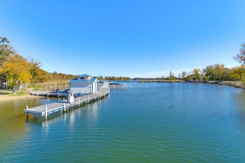 Detroit Lakes Home Walk to Marina! Casa in Detroit Lakes