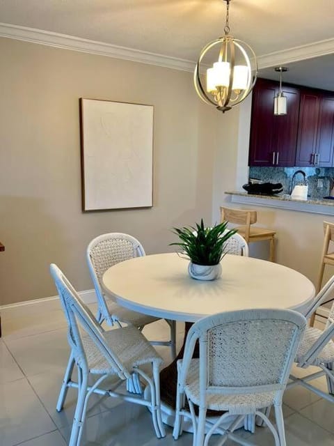 Modern Vibes Renovated 2BR with Balcony by the Beach Apartment in Boca Raton