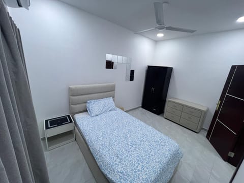 Bed, Photo of the whole room, Bedroom, wardrobe, air conditioner