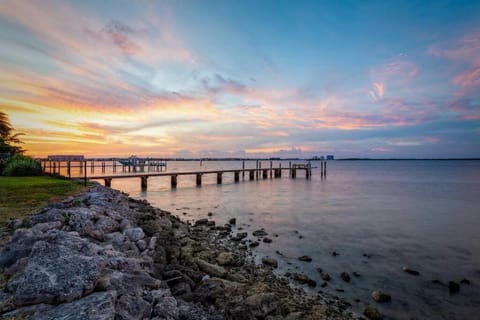 Nearby landmark, Day, Natural landscape, Lake view, River view, Sea view, Sunrise, Sunset