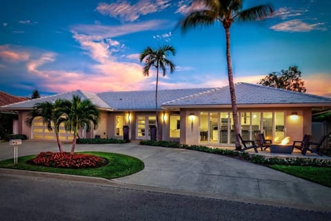 Property building, Day, Garden, Garden view, Sunrise, Sunset