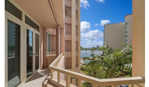 Luxurious Waterfront Condo in Boca Raton Apartment in Boca Raton