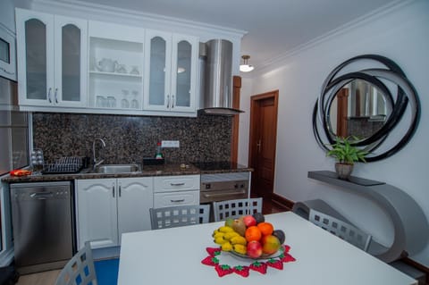 Kitchen or kitchenette, Communal kitchen, kitchen