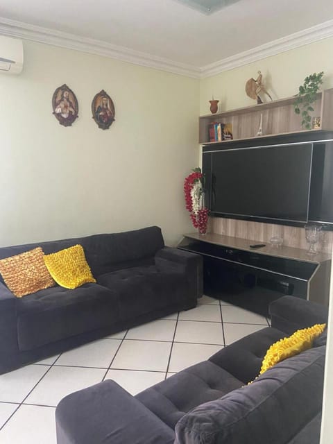 Communal lounge/ TV room, TV and multimedia, Living room, Seating area, Evening entertainment