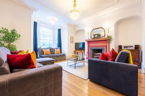 TV and multimedia, Living room, Seating area