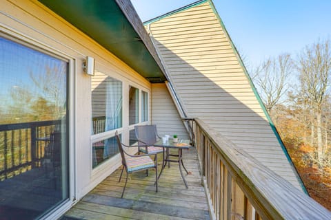 1 Mi to Skiing Cozy Townhome in Beech Mountain! Casa in Beech Mountain