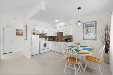 Dining area, kitchen