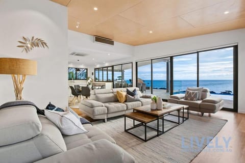 The Ocean's Edge Luxury Entertainer with Views House in Melbourne