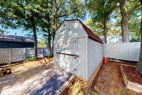 Oak Tree Breeze House in Wilmington