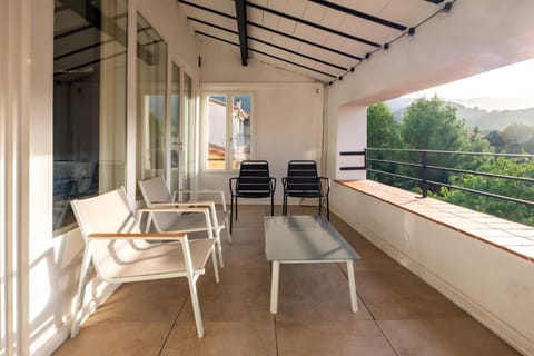 Balcony/Terrace, Mountain view