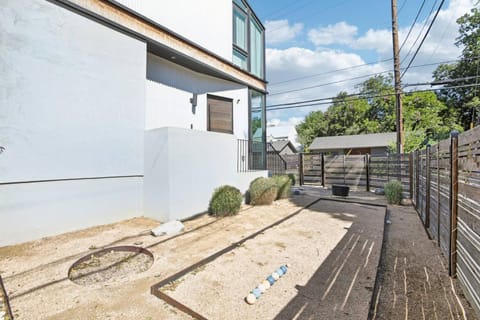 East Austin Tree House House in Austin