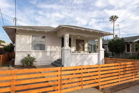 Cozy Craftsman Beach Retreat House in Long Beach