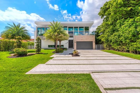 Villa Alina House in Aventura