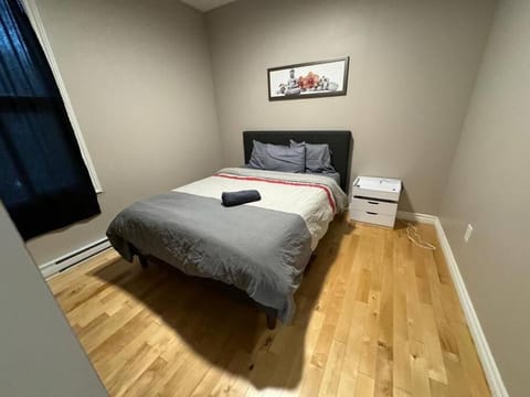 Charming 3BR Apartment in Montreal, 15 Min to DT Apartment in Laval