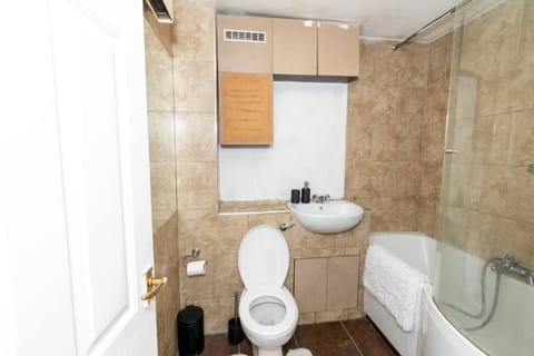 Tranquil 2BR in Enfield Apartment in Enfield