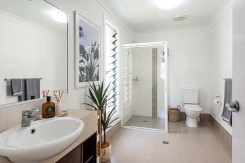 Coastal Calm - Oceanstays House in Yamba