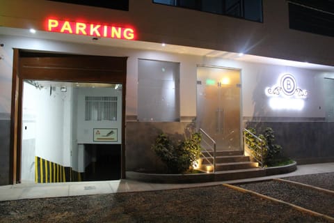 Facade/entrance, Night, Street view, Parking