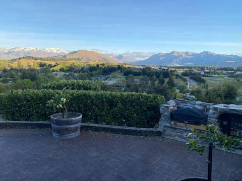 Lakeviews nestled on Mt Iron House in Wanaka