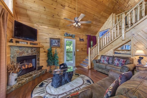 A Bearz Haven cabin House in Pigeon Forge