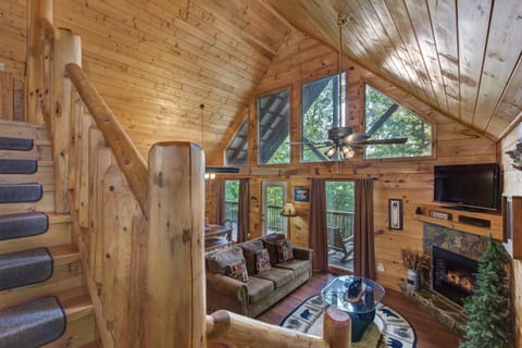 A Bearz Haven cabin House in Pigeon Forge