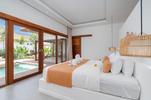 Bedroom, Pool view, Swimming pool, towels