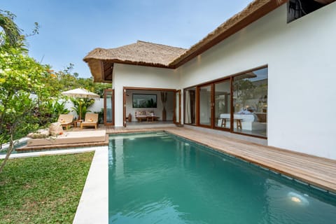 Property building, Patio, Day, Garden, Garden view, Pool view, Swimming pool, Swimming pool, sunbed