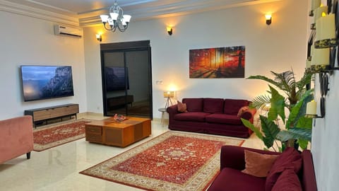 Communal lounge/ TV room, TV and multimedia, Living room, Seating area, air conditioner