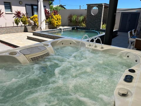 Hot Tub, Hot Tub, Spa and wellness centre/facilities, Pool view