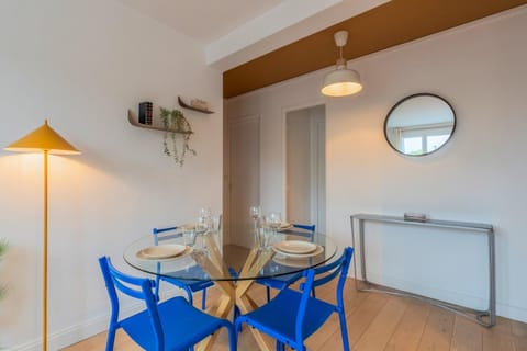 Two bedroom apartment near shops & tram Apartment in Villeneuve-d'Ascq