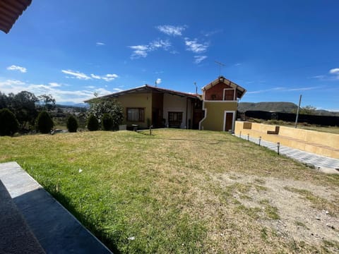 Casa de Campo en sector exclusivo House in Azuay