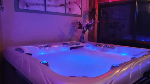 Hot Tub, Spa and wellness centre/facilities