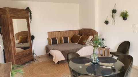 Bed, Photo of the whole room, Dining area, Meals, wardrobe