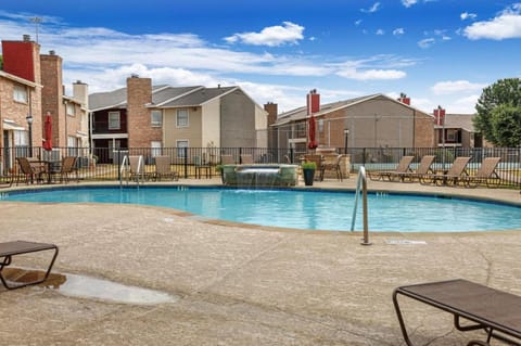 Landing at Quail Ridge - 1 Bedroom in Grand Prairie Apartment in Grand Prairie