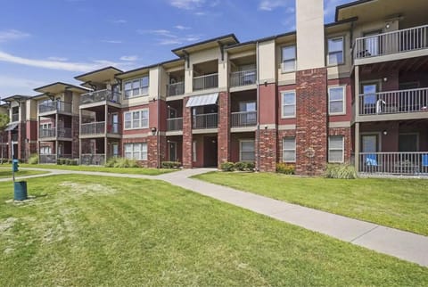 Landing at The Reserve at Elm - 2 Bedrooms in Jenks Apartamento in Jenks